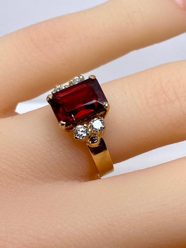 Bague 50 Bague en or jaune 18 carats au grenat et diamants 58 Facettes AB689