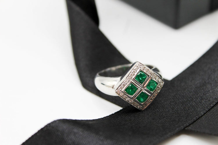 Bague 53 Bague carrée en or blanc avec émeraudes et diamants 58 Facettes 250442