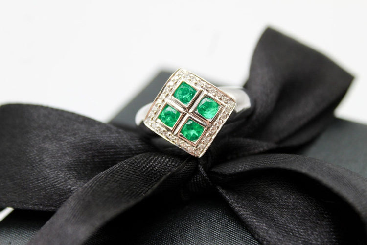 Bague 53 Bague carrée en or blanc avec émeraudes et diamants 58 Facettes 250442