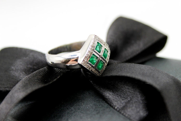 Bague 53 Bague carrée en or blanc avec émeraudes et diamants 58 Facettes 250442