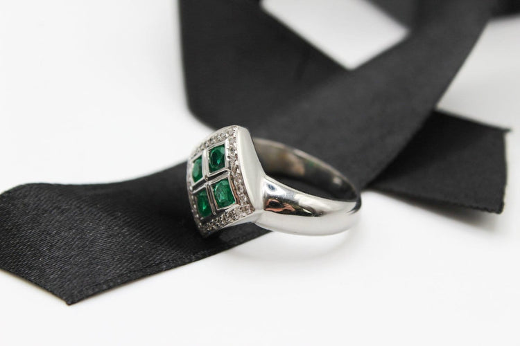 Bague 53 Bague carrée en or blanc avec émeraudes et diamants 58 Facettes 250442