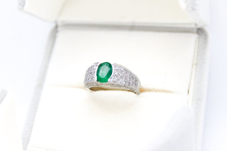 Bague 56 Bague jonc émeraude en or blanc 750 pavée de diamants 58 Facettes 250409