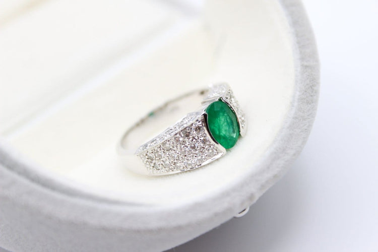 Bague 56 Bague jonc émeraude en or blanc 750 pavée de diamants 58 Facettes 250409