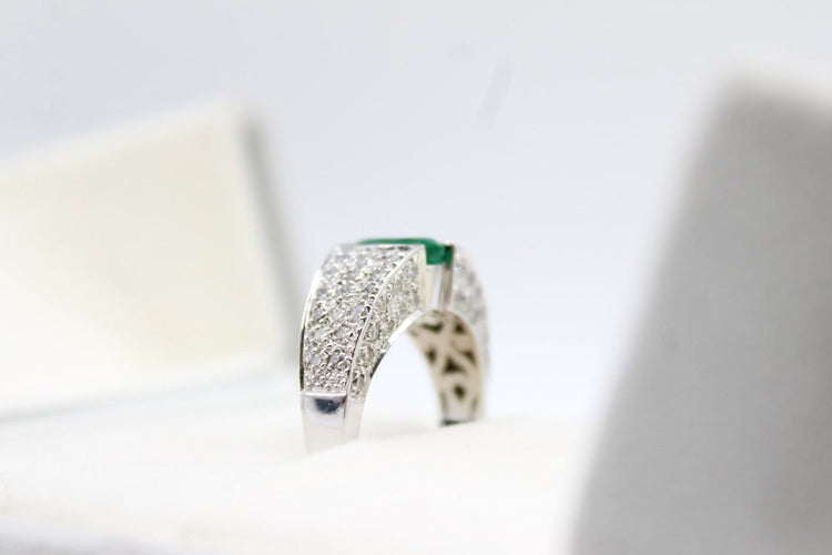 Bague 56 Bague jonc émeraude en or blanc 750 pavée de diamants 58 Facettes 250409