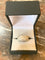 Bague 49 Bague jonc pavée de diamants en or gris 18 carats 58 Facettes BD196