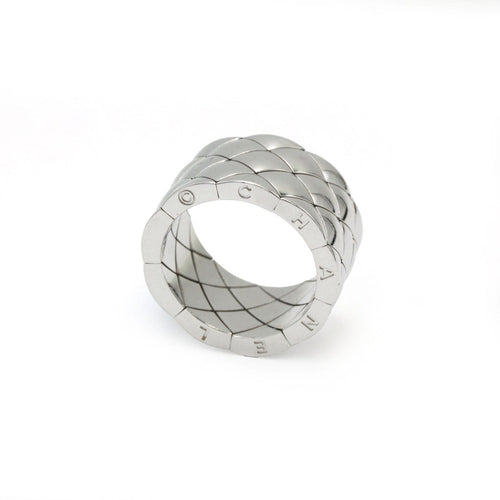 Bague 55 CHANEL Matelassée - Bague bandeau en or blanc 750‰ 58 Facettes 260097R