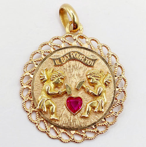 Pendentif Pendentif médaille d’amour en or rose 18k, rubis synthétique 58 Facettes A06908