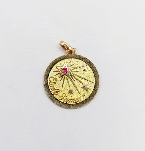 Pendentif Pendentif médaille Étoile d'amour en or jaune 18k et rubis 58 Facettes A06867