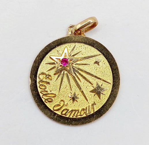 Pendentif Pendentif médaille Étoile d'amour en or jaune 18k et rubis 58 Facettes A06867