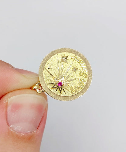 Pendentif Pendentif médaille Étoile d'amour en or jaune 18k et rubis 58 Facettes A06867