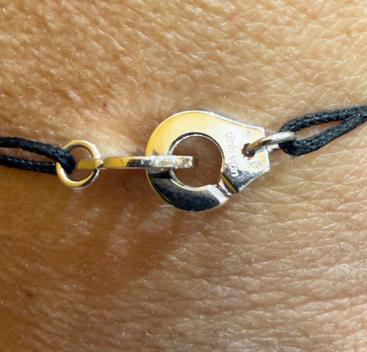 Bracelet Dinh Van Menottes - Bracelet sur cordon XS en or blanc et diamants 58 Facettes Dv