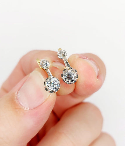 Boucles d'oreilles Dormeuses antiques - Boucles d'oreilles en or 18k, platine et diamants 58 Facettes A06906