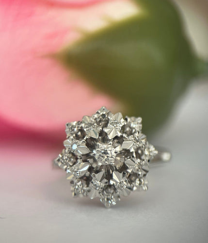 Bague 53 Bague rosette cluster vintage en or blanc 18 ct et diamants 58 Facettes ring