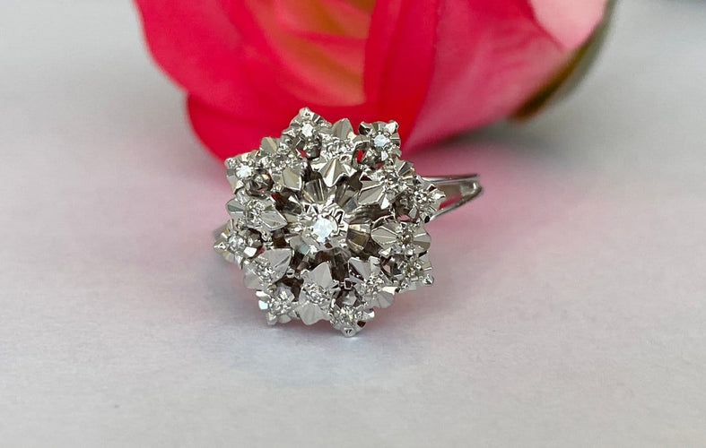 Bague 53 Bague rosette cluster vintage en or blanc 18 ct et diamants 58 Facettes ring