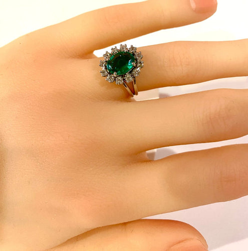 Bague 46 Bague marguerite en or blanc 18 carats, émeraude et diamants 58 Facettes AB693