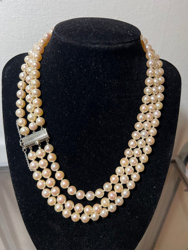 Collier Collier 3 rangs de perles de culture Akoya, fermoir en or 18K, 42 cm 58 Facettes 935