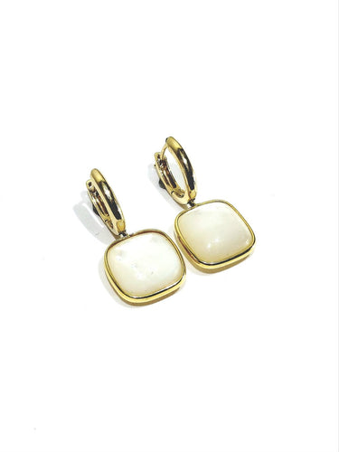 Boucles d'oreilles Boucles d’oreilles pendantes en or jaune 18 ct et nacre 58 Facettes 1735042
