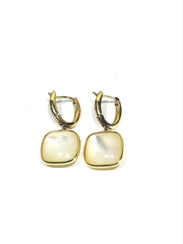 Boucles d'oreilles Boucles d’oreilles pendantes en or jaune 18 ct et nacre 58 Facettes 1735042