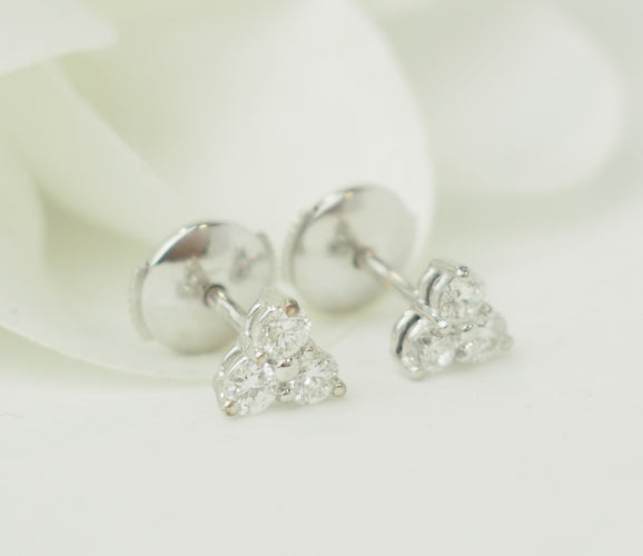 Boucles d'oreilles Boucles d’oreilles - Trio en or blanc 18 carats et diamants 58 Facettes 33674