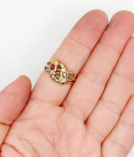 Bague 63 Bague serpent antique à deux têtes en or jaune 18k, diamant et rubis synthétique 58 Facettes A06923