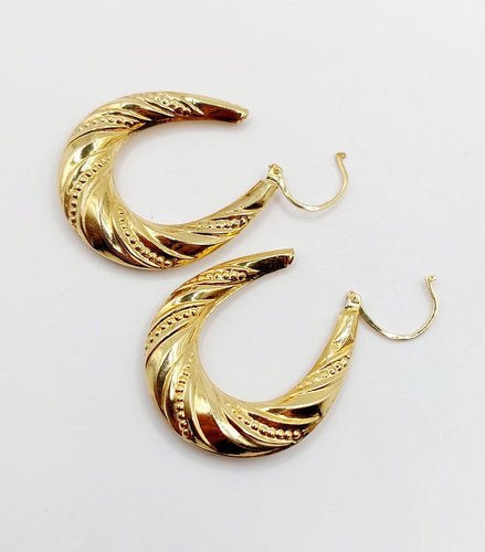 Boucles d'oreilles Créoles XXL vintage à motifs géométriques en or jaune 18k 58 Facettes A06929