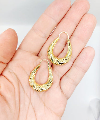 Boucles d'oreilles Créoles XXL vintage à motifs géométriques en or jaune 18k 58 Facettes A06929