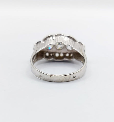 Bague 57 Bague chevalière Art déco en or blanc 18k et diamants 58 Facettes A06904