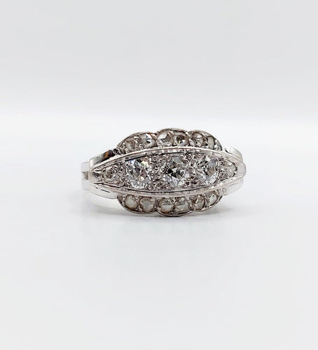 Bague 57 Bague chevalière Art déco en or blanc 18k et diamants 58 Facettes A06904
