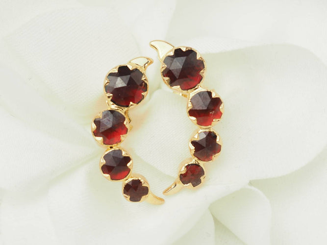 Boucles d'oreilles Boucles d’oreilles grenats de Perpignan en or jaune 18 carats 58 Facettes 33689