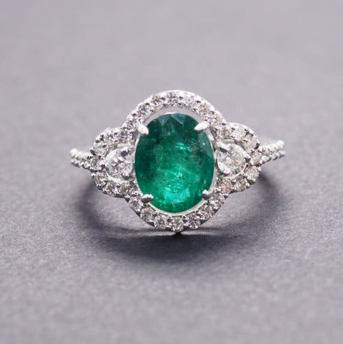 Bague 55 Bague - Émeraude et diamants en or jaune 18 carats 58 Facettes 4800