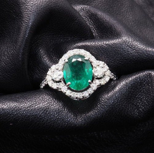 Bague 55 Bague - Émeraude et diamants en or jaune 18 carats 58 Facettes 4800