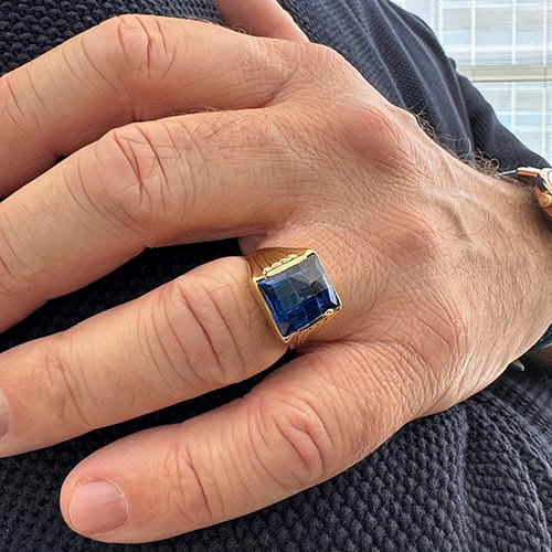 Bague Bague homme chevalière - Zaffir rectangulaire en or jaune 18 ct 58 Facettes 38987