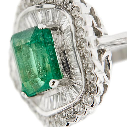 Bague 56 Bague halo en or blanc 18 ct avec émeraude et diamants 58 Facettes 38792