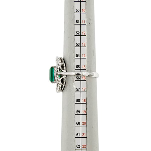 Bague 56 Bague halo en or blanc 18 ct avec émeraude et diamants 58 Facettes 38792