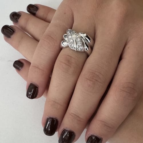 Bague 54 Bague bandeau nœud en or blanc 18 ct et diamants 58 Facettes 29354