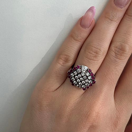 Bague 53 Bague hexagonale - Rubis et diamants en or blanc 18 ct 58 Facettes 40602
