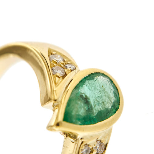 Bague Bague en or jaune 18 ct avec émeraude et diamants 58 Facettes 24033
