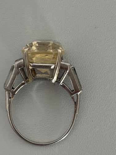 Bague 58 Bague en platine avec saphir jaune et diamants 58 Facettes LOT 7523