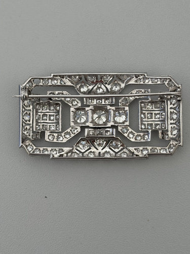 Broche Broche plaque en platine - Motif géométrique ajouré et diamants 5,00 ct 58 Facettes LOT 7510