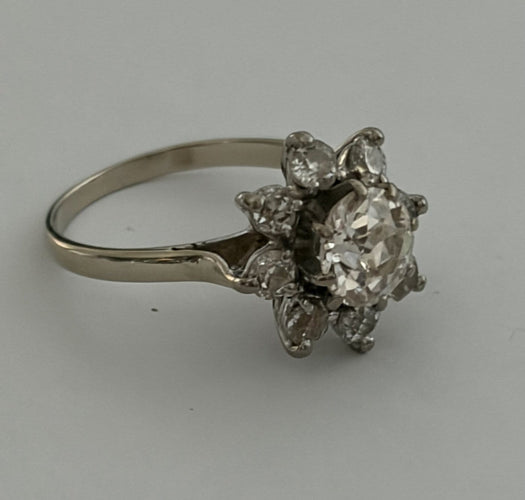 Bague 54 Bague marguerite - Bague en or gris 18k et diamants 58 Facettes LOT 7485