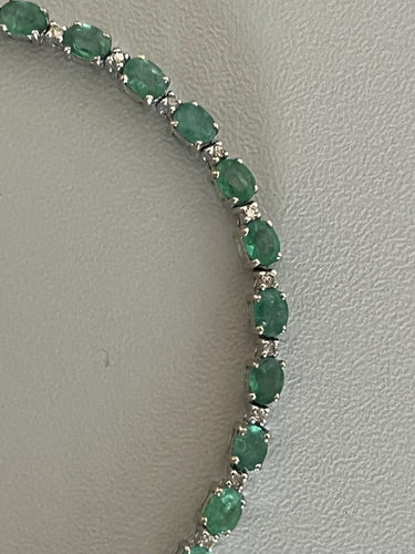 Bracelet Bracelet rivière en or gris 18k, émeraudes et diamants 58 Facettes LOT 7437
