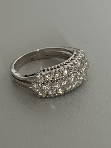 Bague 54 Bague en or gris 18k pavée de diamants 58 Facettes LOT 7424