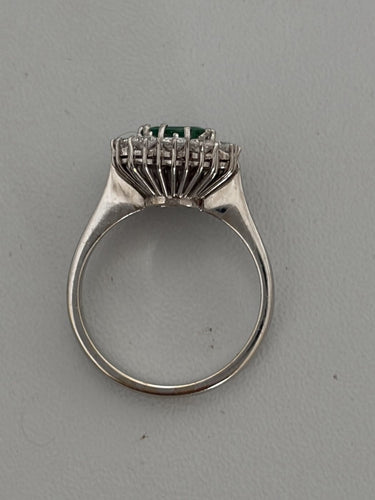 Bague 52 Bague en or gris 18k avec émeraude et diamants 58 Facettes LOT 7471A