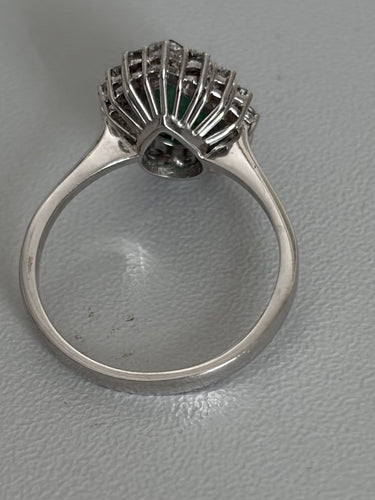 Bague 53 Bague en or gris 18k émeraude poire et diamants 58 Facettes LOT 7471B