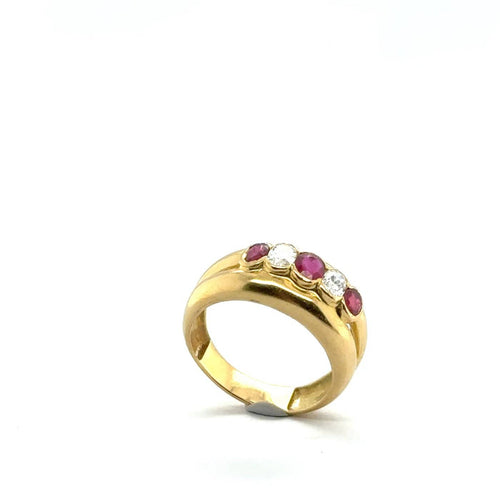 Bague 55 Bague ancienne en or jaune 18 carats, diamants et rubis « sang de pigeon » 58 Facettes bague