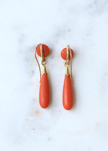 Boucles d'oreilles Boucles d’oreilles pendantes goutte corail et perle en or jaune 18 ct 58 Facettes