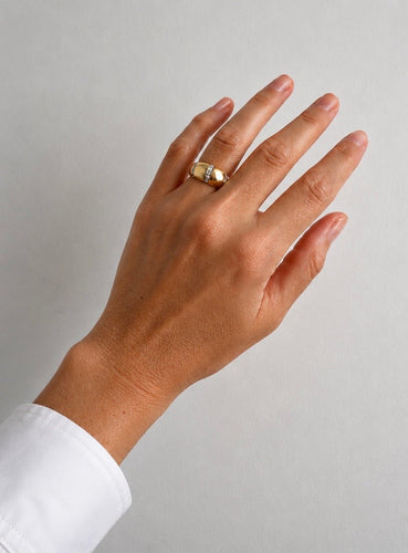Bague 50 Bague n° 145 - Bague dôme en or jaune 18 carats et diamants 58 Facettes