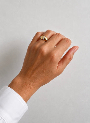 Bague 50 Bague n° 145 - Bague dôme en or jaune 18 carats et diamants 58 Facettes