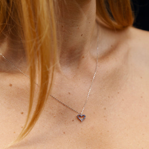 Collier Collier n° 141 - Pendentif cœur en or blanc 18 carats et saphirs 58 Facettes