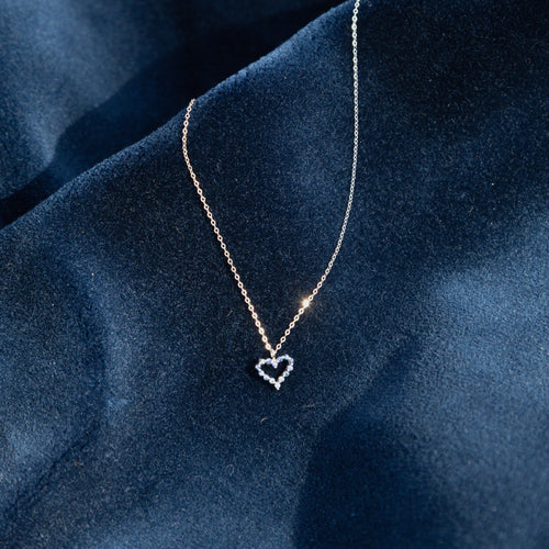 Collier Collier n° 141 - Pendentif cœur en or blanc 18 carats et saphirs 58 Facettes